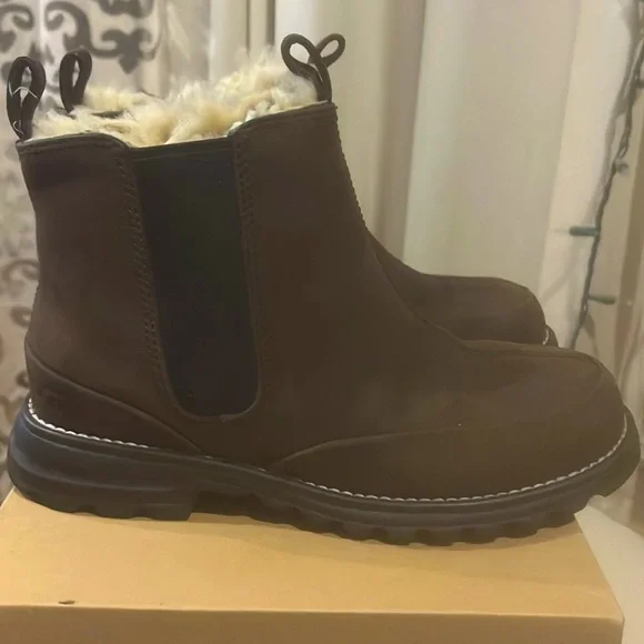 UGG Cove Ankle Boots - Picture 3 of 12